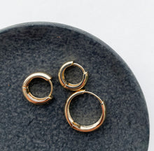 Load image into Gallery viewer, Minimal Style 14k Gold Hoop Earring