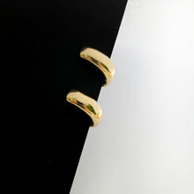 Load image into Gallery viewer, Minimal Style 14k Gold Hoop Earring
