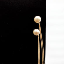 Load image into Gallery viewer, Pearl Earring with 14k gold tassel
